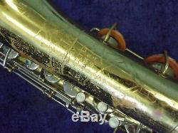 SOLID QUALITY! COLLEGIATE By HOLTON ELKHORN, WIS. U. S. A. TENOR SAXOPHONE + CASE