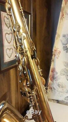 Vito tenor saxophone Gold Plated Finish, Good condition. (case is worn)